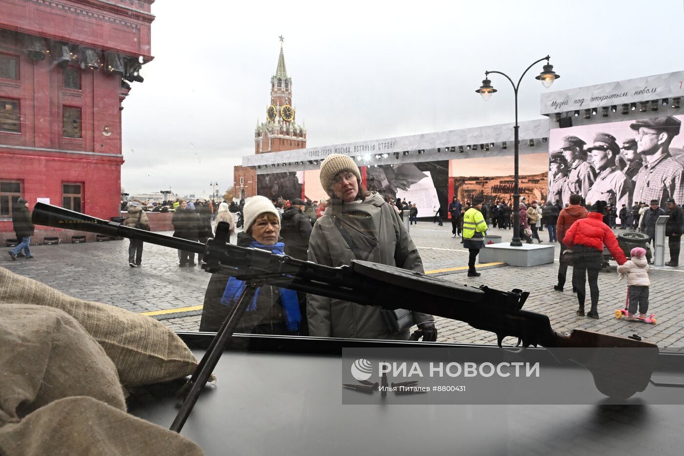 Музей под открытым небом в честь 83-й годовщины исторического военного парада на Красной площади