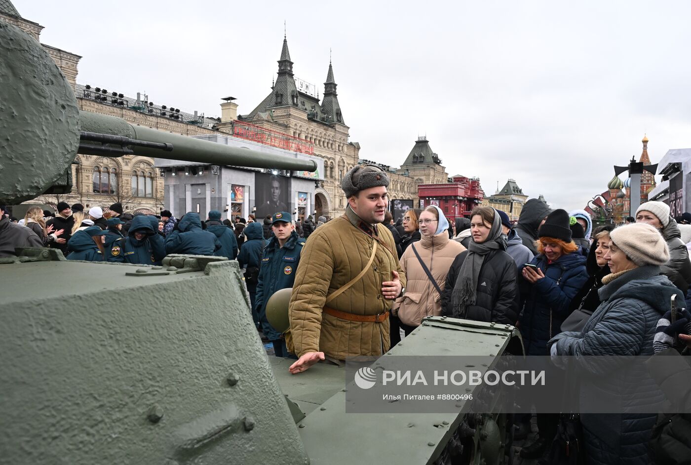 Музей под открытым небом в честь 83-й годовщины исторического военного парада на Красной площади