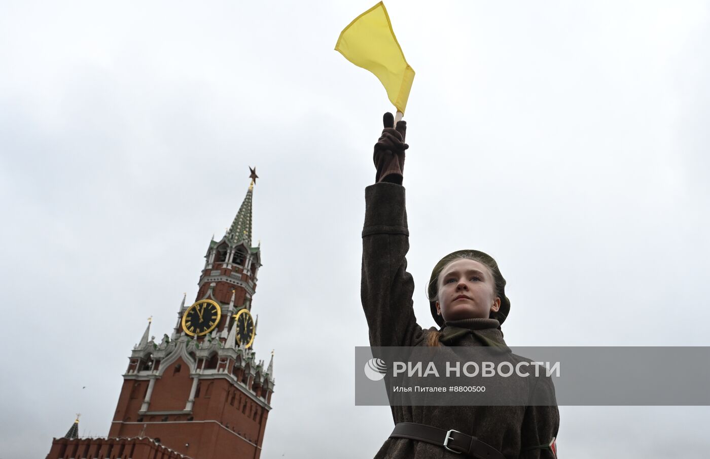 Музей под открытым небом в честь 83-й годовщины исторического военного парада на Красной площади