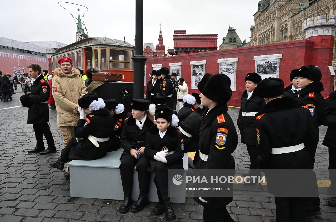 Музей под открытым небом в честь 83-й годовщины исторического военного парада на Красной площади