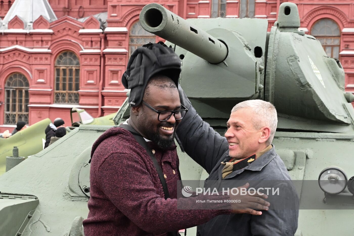 Музей под открытым небом в честь 83-й годовщины исторического военного парада на Красной площади