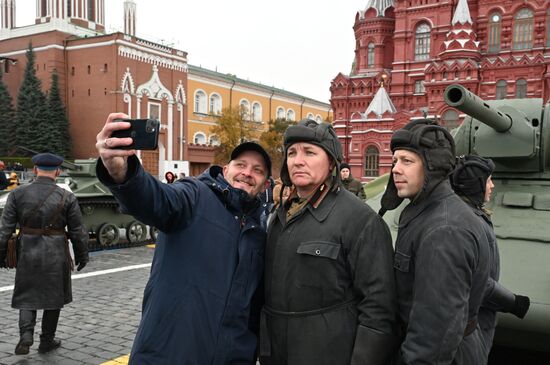 Музей под открытым небом в честь 83-й годовщины исторического военного парада на Красной площади