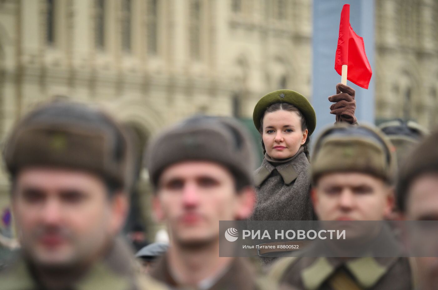 Музей под открытым небом в честь 83-й годовщины исторического военного парада на Красной площади