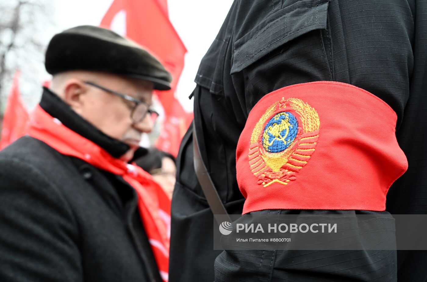 Акция КПРФ по случаю годовщины Октябрьской революции