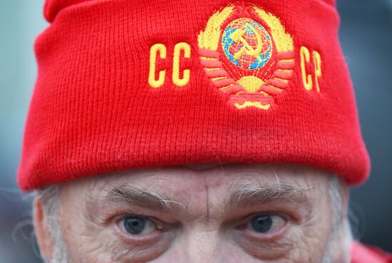 Акция КПРФ по случаю годовщины Октябрьской революции