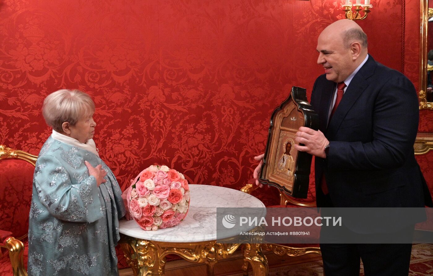 Премьер-министр Михаил Мишустин поздравил с юбилеем композитора А. Пахмутову