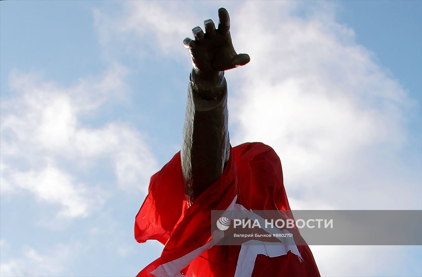 Церемония открытия памятника В. Ленину в Тобольске