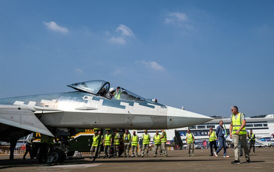 Международный аэрокосмический салон Airshow China 2024