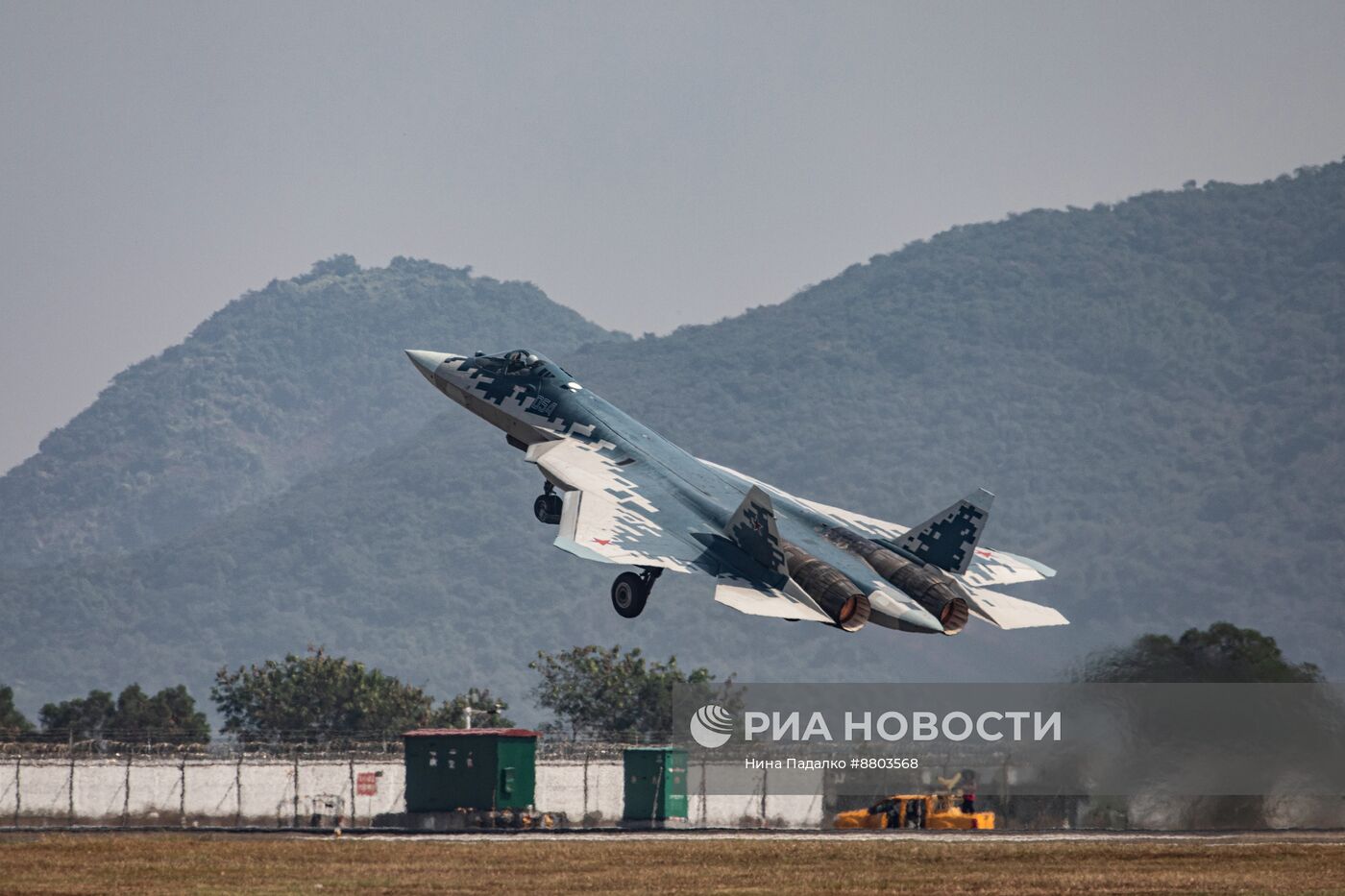 Международный аэрокосмический салон Airshow China 2024