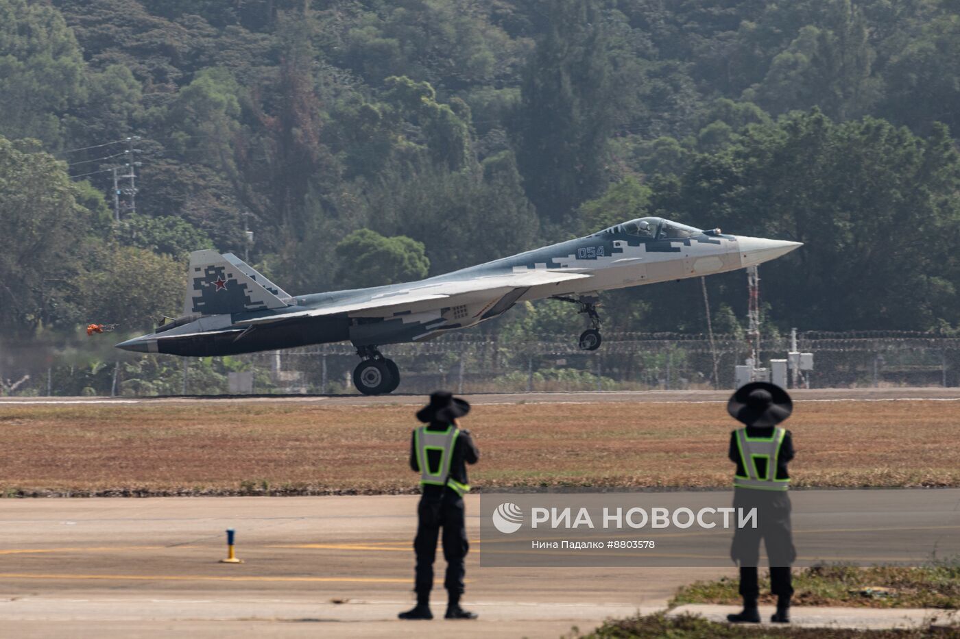 Международный аэрокосмический салон Airshow China 2024