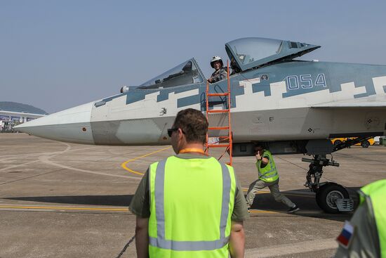 Международный аэрокосмический салон Airshow China 2024