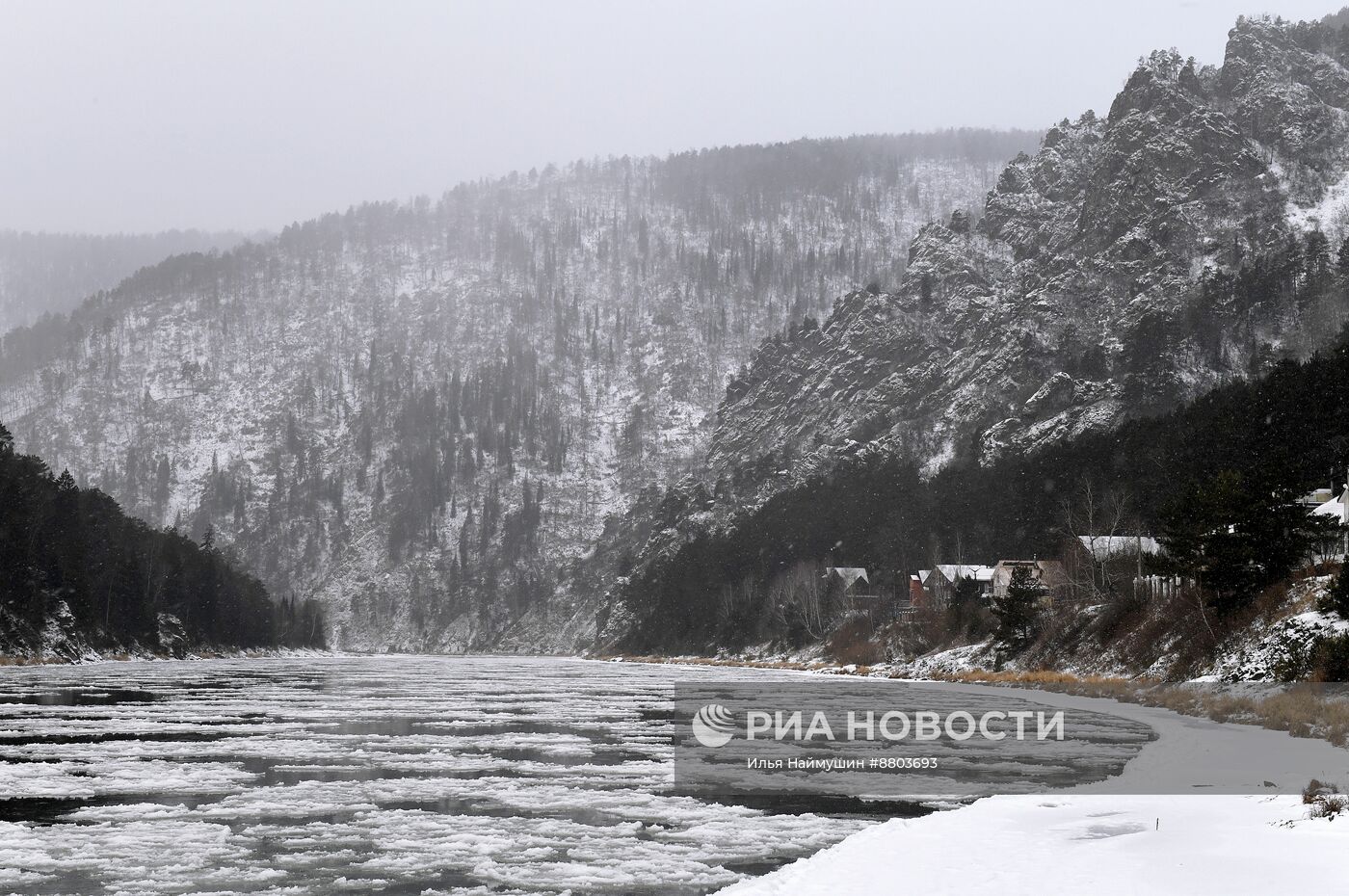 Ледостав на реке Мане в Красноярском крае