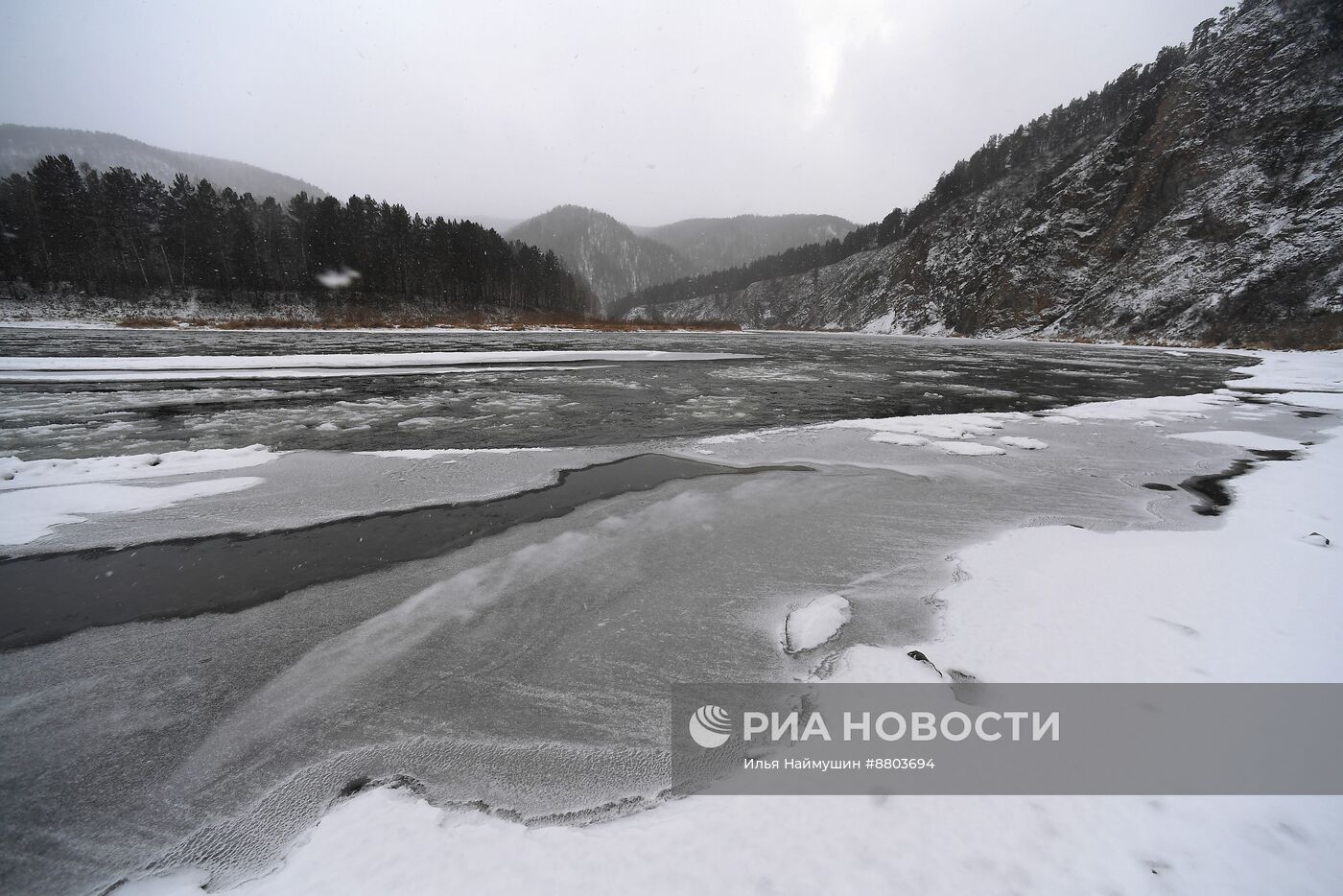 Ледостав на реке Мане в Красноярском крае