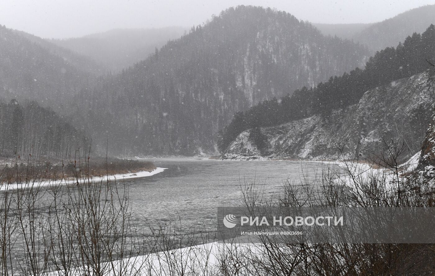 Ледостав на реке Мане в Красноярском крае