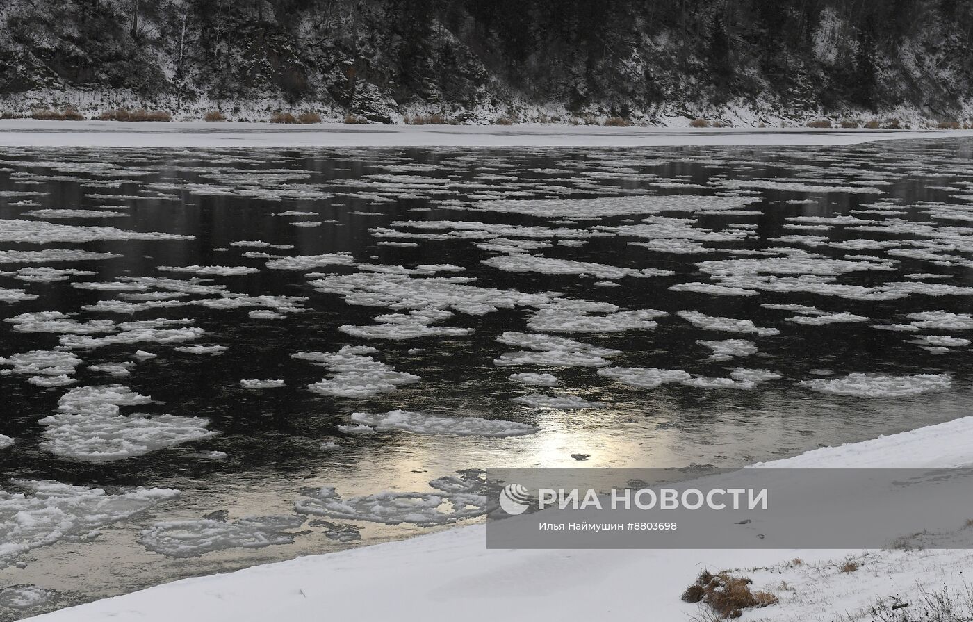 Ледостав на реке Мане в Красноярском крае