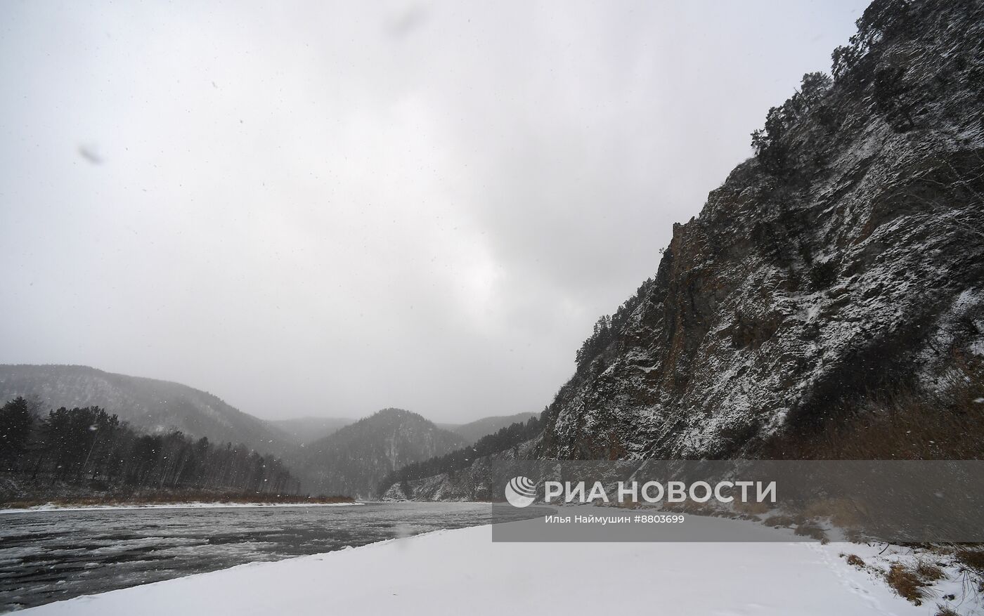 Ледостав на реке Мане в Красноярском крае