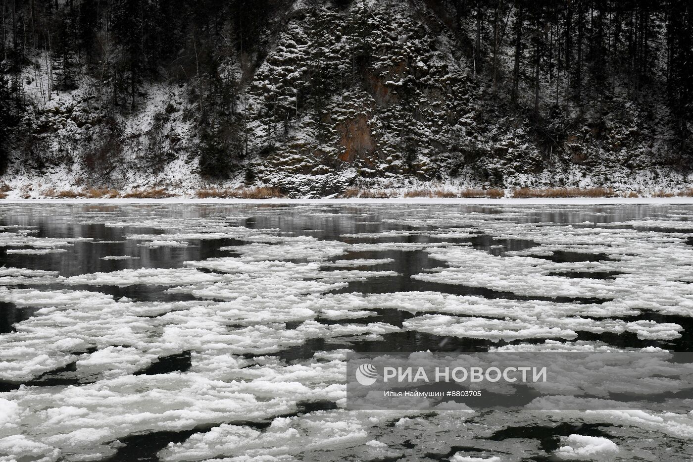 Ледостав на реке Мане в Красноярском крае