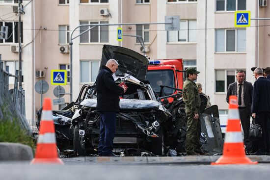 Обстановка на месте взрыва автомобиля в Севастополе