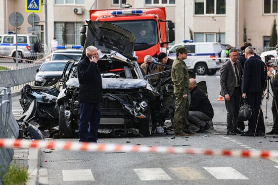 Обстановка на месте взрыва автомобиля в Севастополе