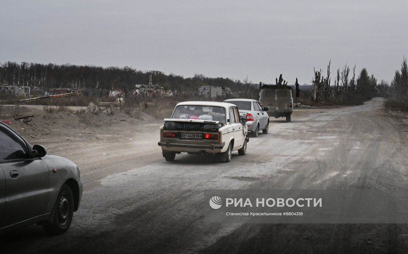 Эвакуация мирных жителей из освобожденных районов поселка Курахово