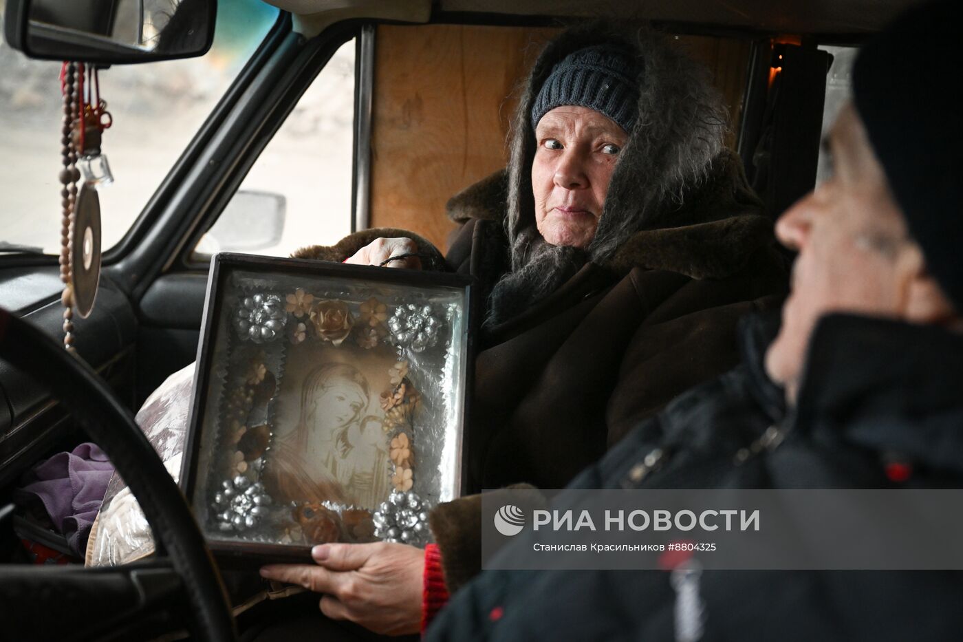 Эвакуация мирных жителей из освобожденных районов поселка Курахово