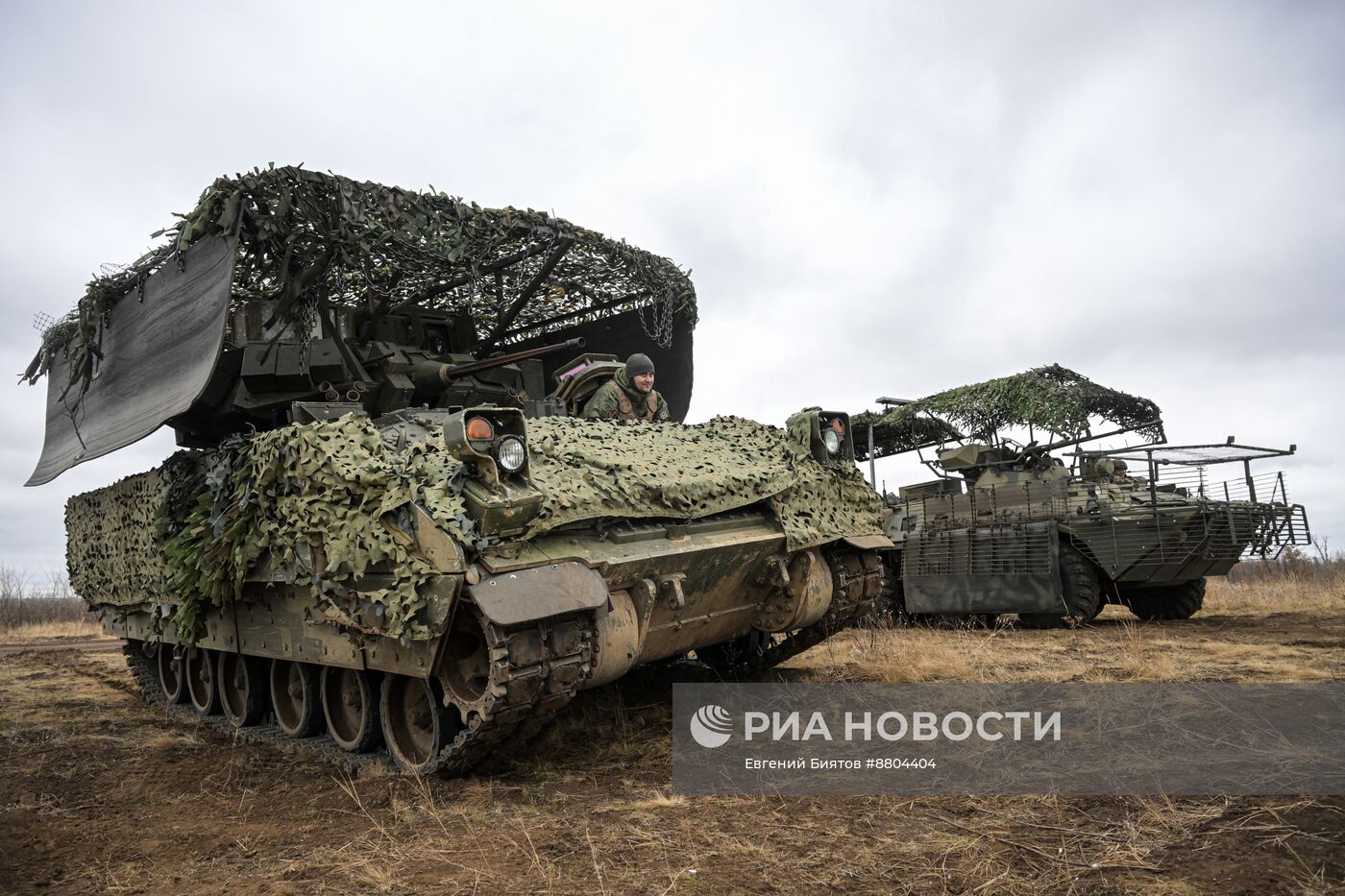 Подразделение ЦВО использует трофейную БМП М-2 Bradley производства США