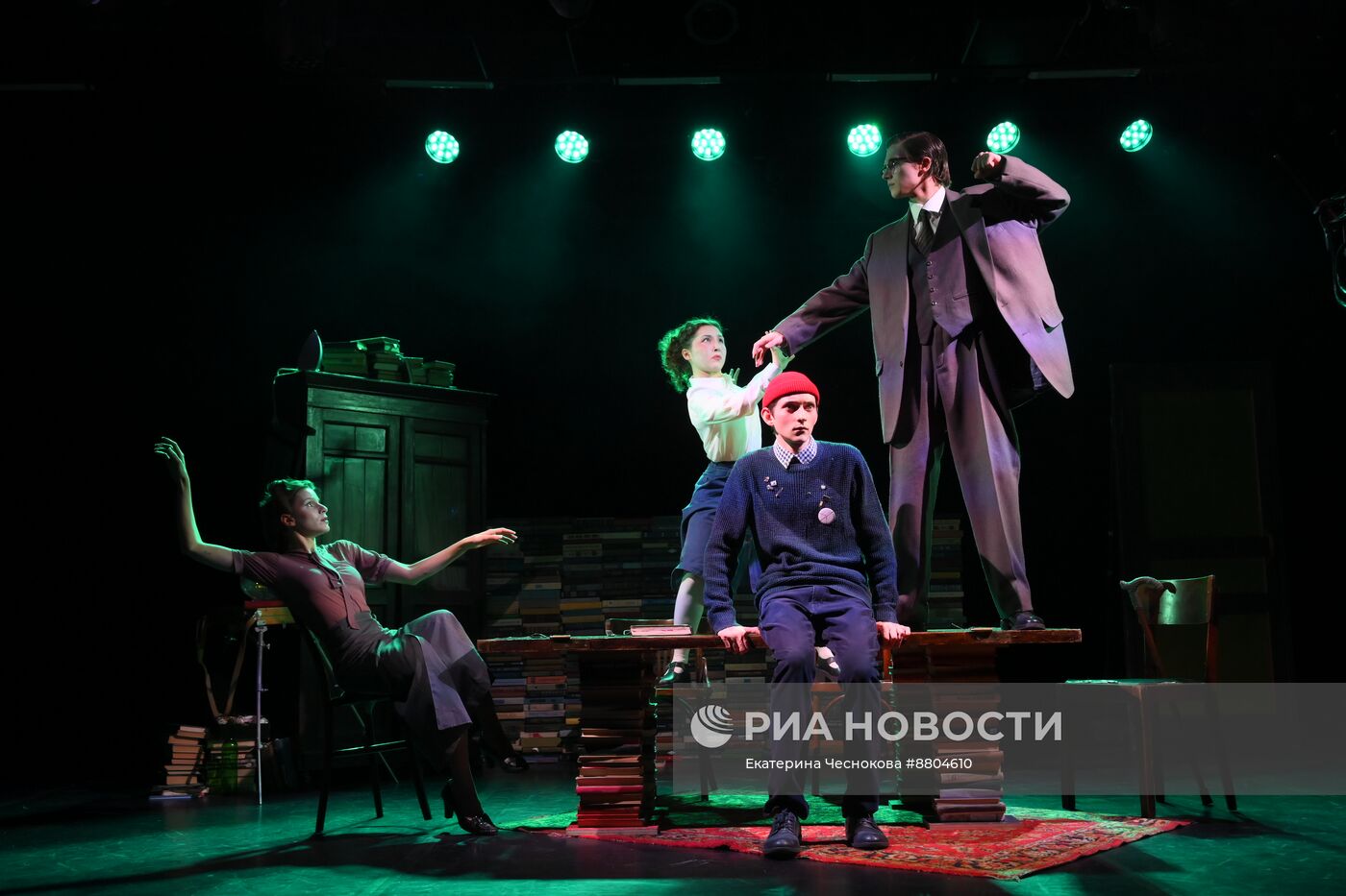 Спектакль "Добрый властитель быков" в театре "Шалом"