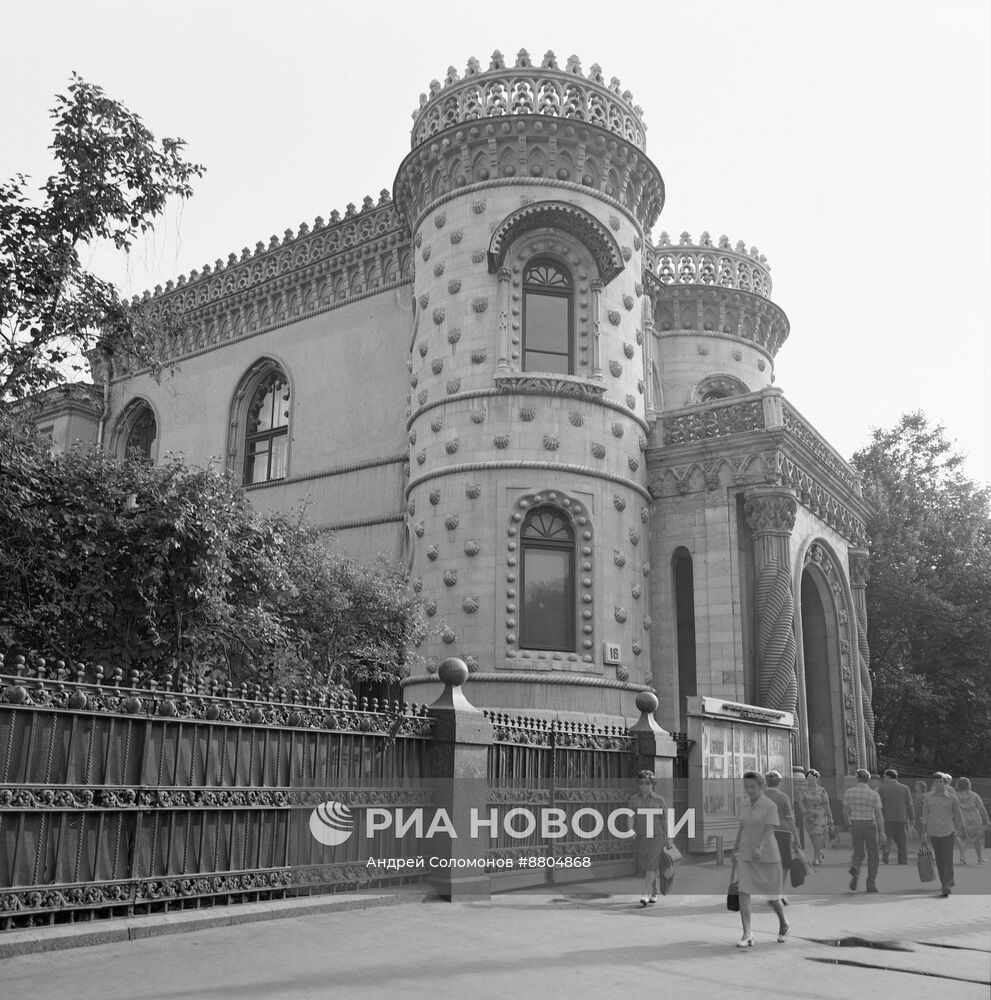 Здание Дома Дружбы с народами зарубежных стран в Москве
