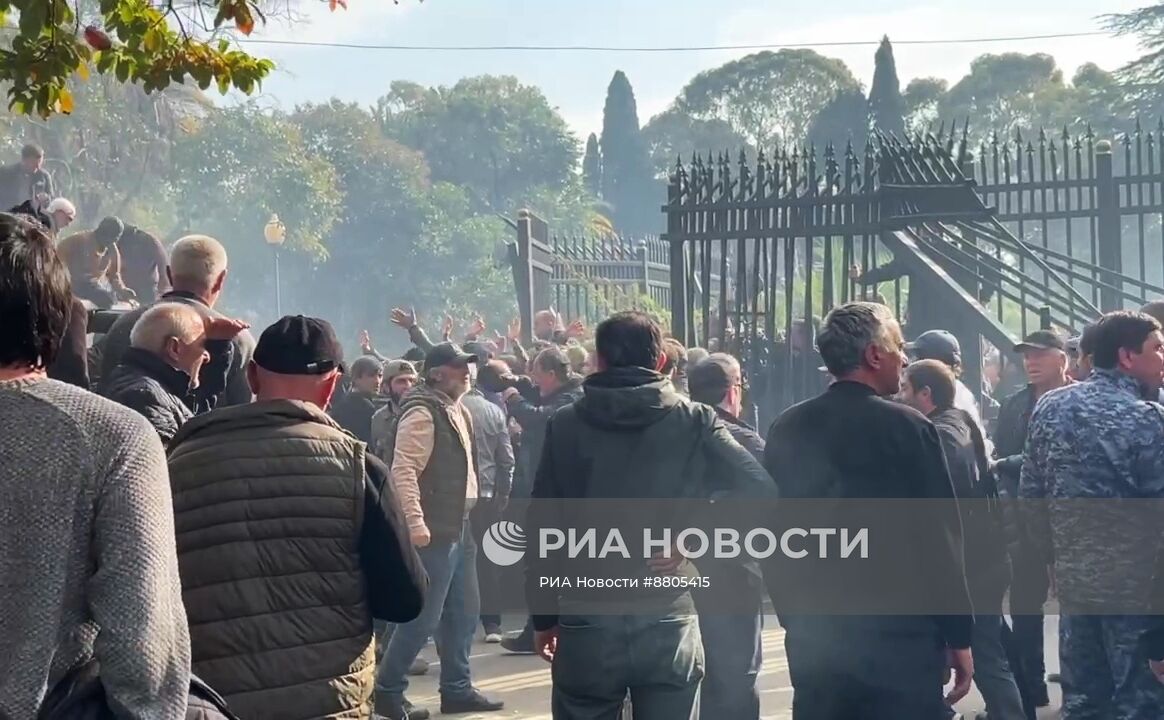 Обстановка у парламента Абхазии