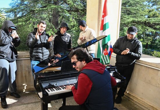 Акция протеста абхазской оппозиции в Сухуме