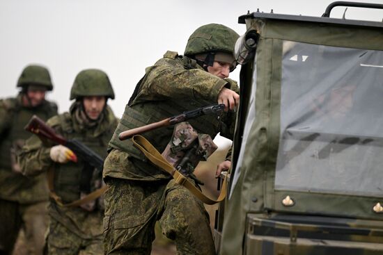 Боевая подготовка штурмовых подразделений 30-й мотострелковой бригады ЦВО в ДНР