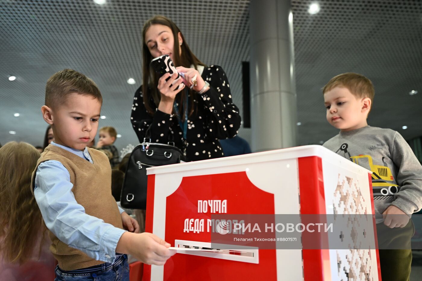 Празднование дня рождения Деда Мороза 