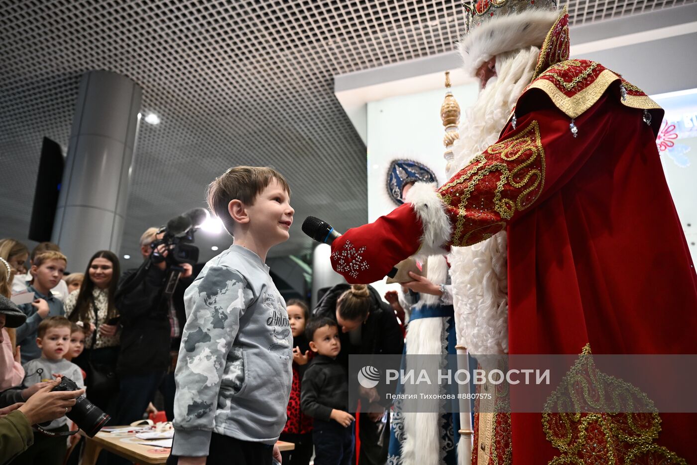 Празднование дня рождения Деда Мороза 