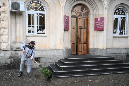 Заседание парламента Абхазии по вопросу отставки президента республики  А. Бжании