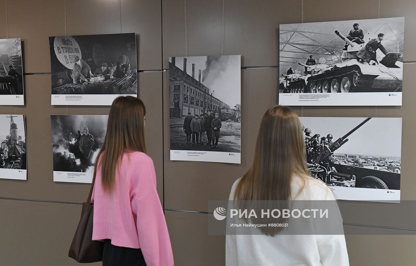 Открытие фотовыставки "Освобождение. Путь к победе. Тыл" в Красноярске