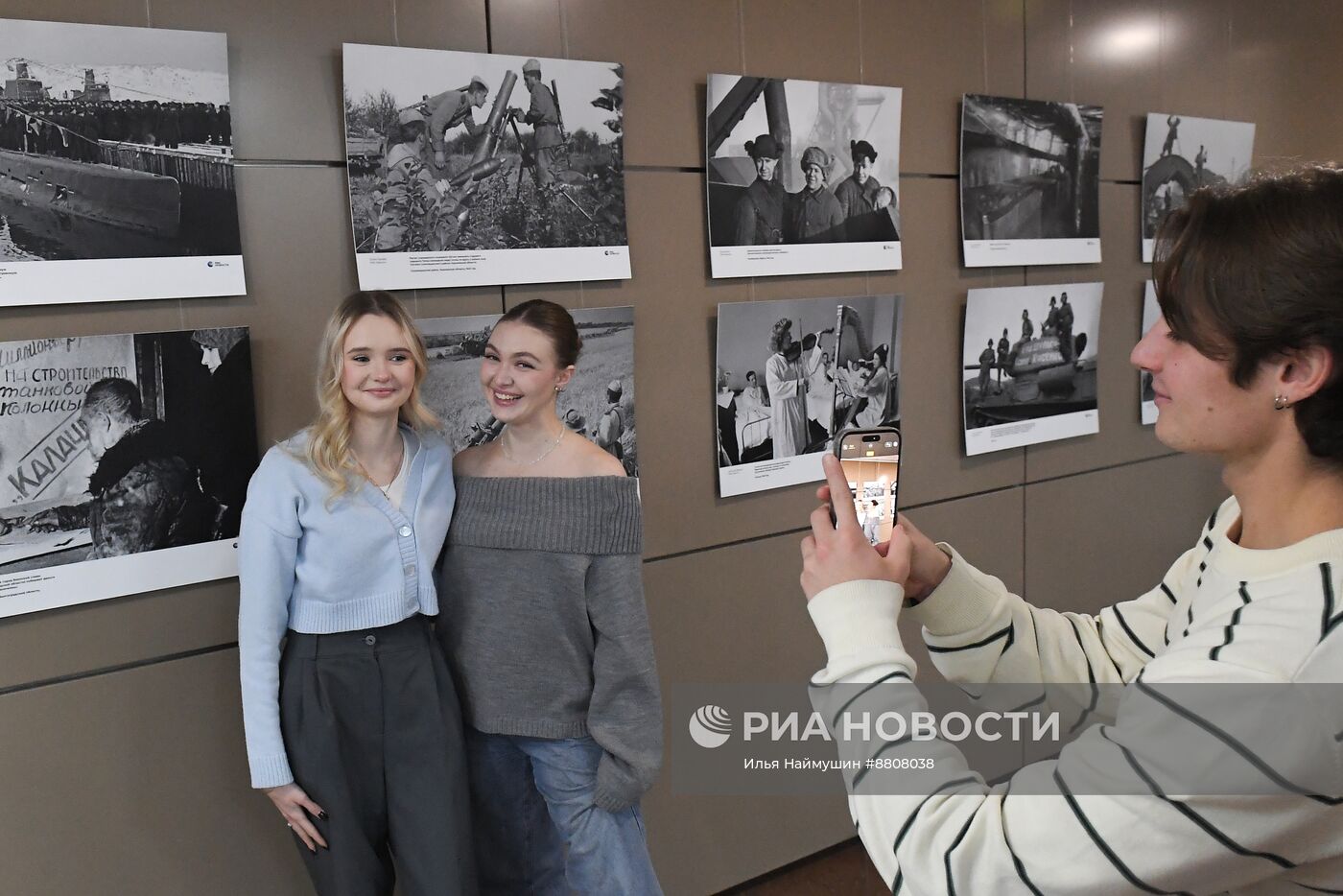 Открытие фотовыставки "Освобождение. Путь к победе. Тыл" в Красноярске