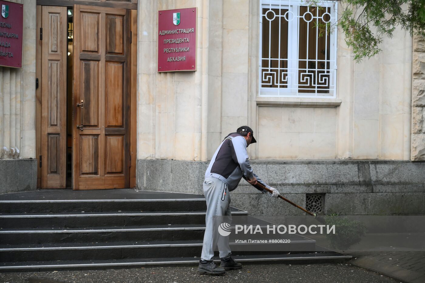 Заседание парламента Абхазии по вопросу отставки президента республики  А. Бжании