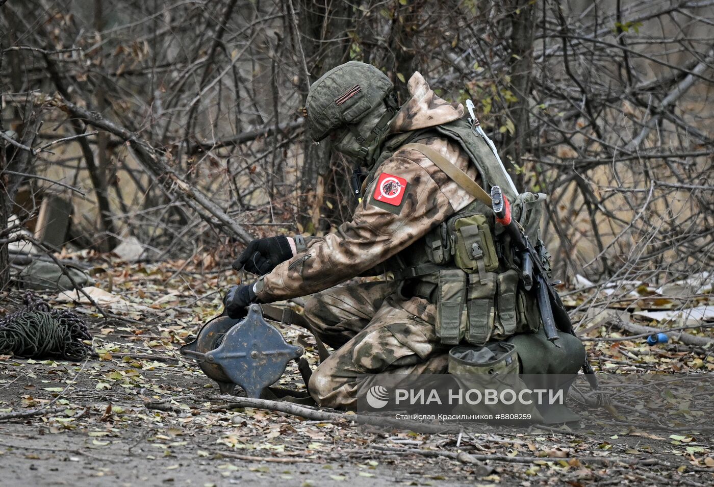 Расчистка и разминирование дорог в Покровском районе ДНР саперами 12-й инженерно-саперной бригады группировки войск "Центр" 