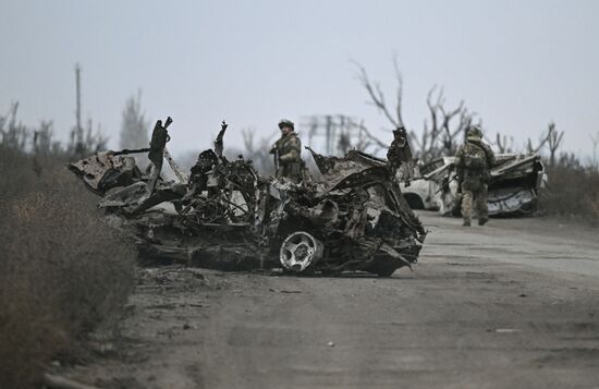 Расчистка и разминирование дорог в Покровском районе ДНР саперами 12-й инженерно-саперной бригады группировки войск "Центр" 