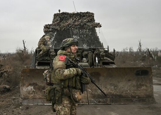 Расчистка и разминирование дорог в Покровском районе ДНР саперами 12-й инженерно-саперной бригады группировки войск "Центр" 