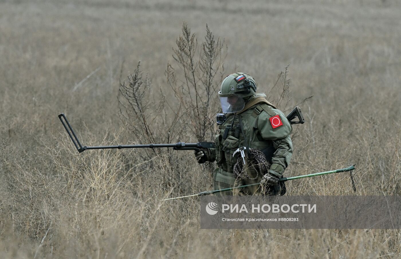 Расчистка и разминирование дорог в Покровском районе ДНР саперами 12-й инженерно-саперной бригады группировки войск "Центр" 