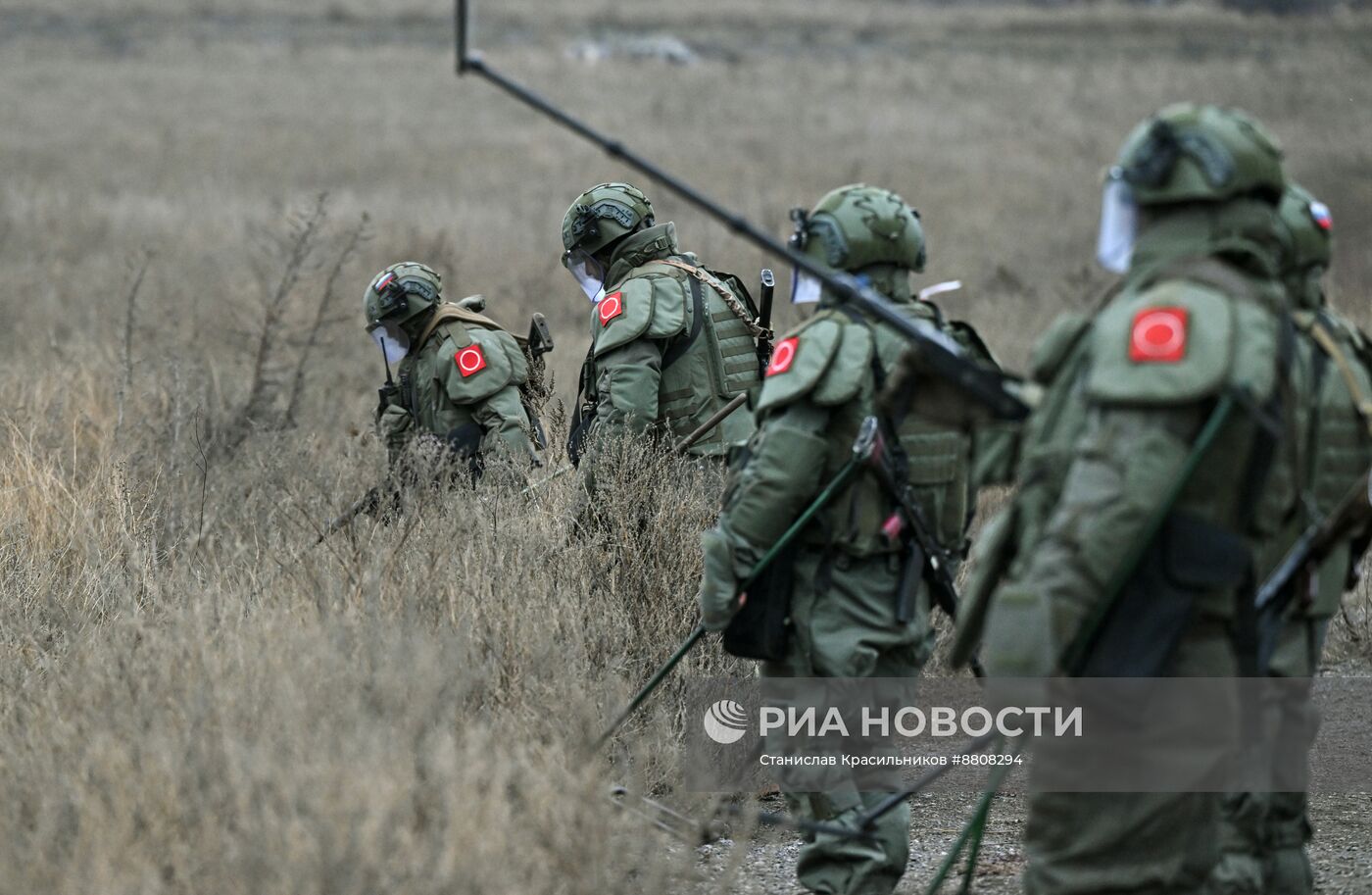 Расчистка и разминирование дорог в Покровском районе ДНР саперами 12-й инженерно-саперной бригады группировки войск "Центр" 