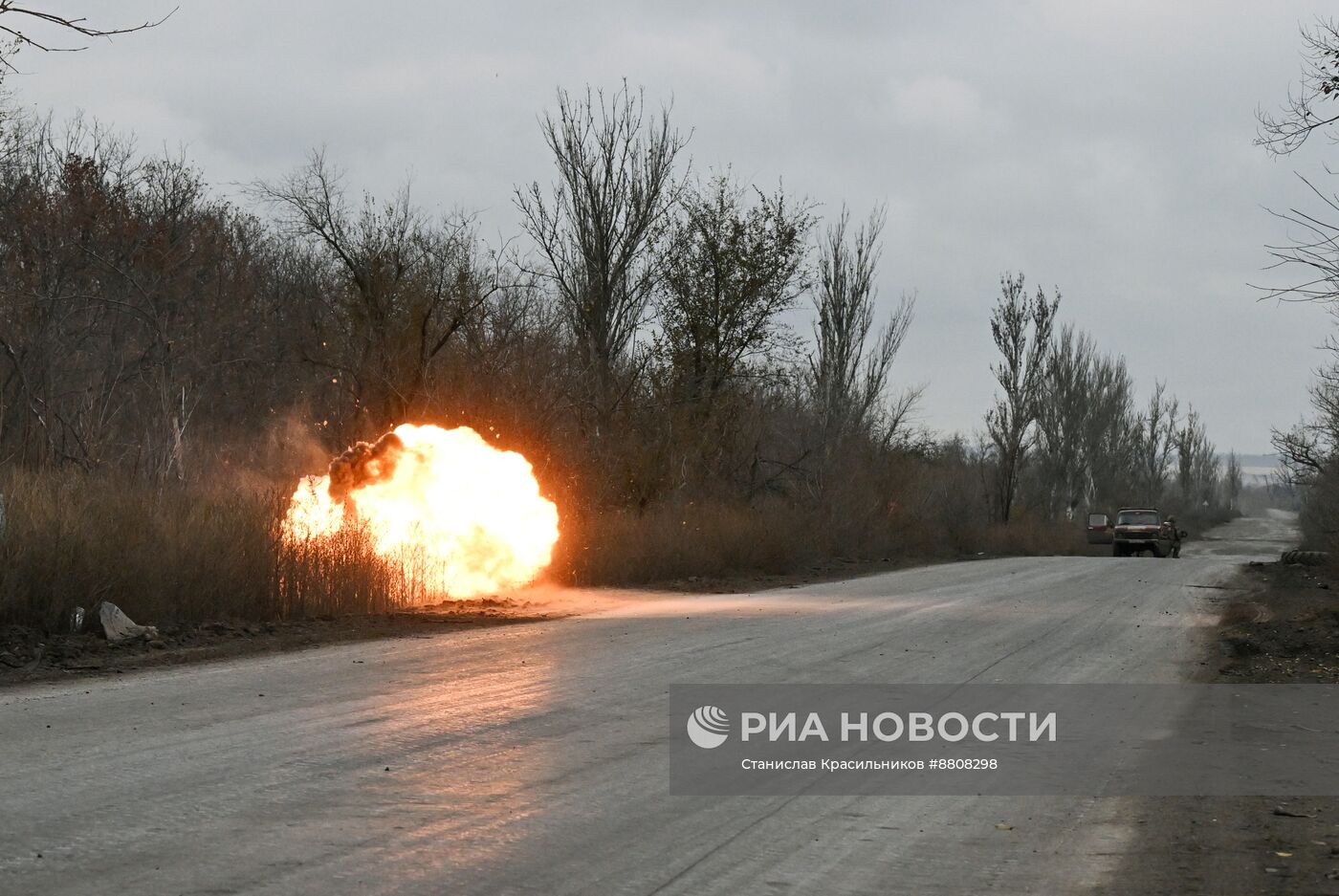 Расчистка и разминирование дорог в Покровском районе ДНР саперами 12-й инженерно-саперной бригады группировки войск "Центр" 