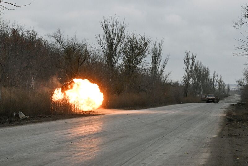 Расчистка и разминирование дорог в Покровском районе ДНР саперами 12-й инженерно-саперной бригады группировки войск "Центр" 