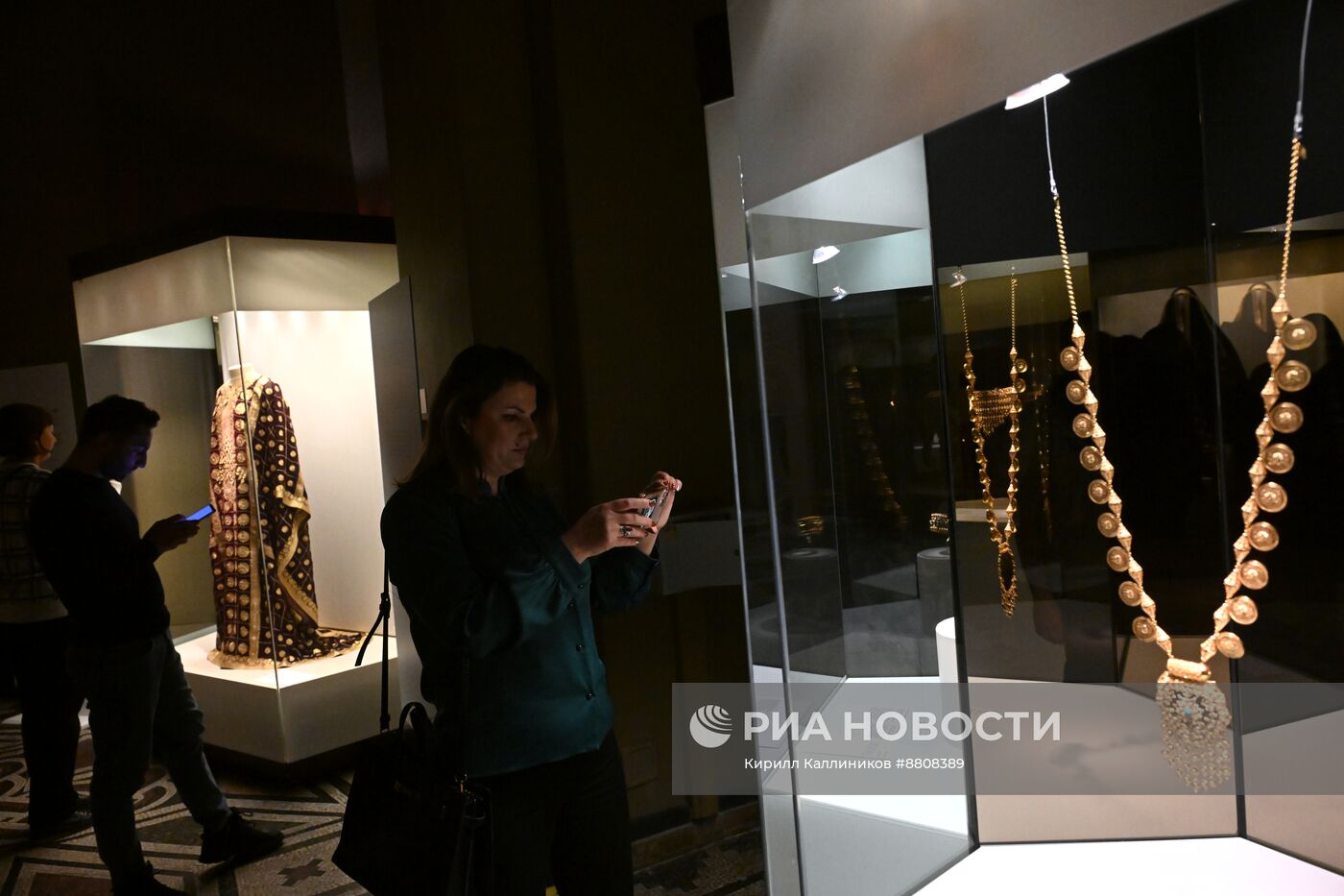 Выставка "Сокровища Бахрейна: Искусство золотого дела сквозь века"