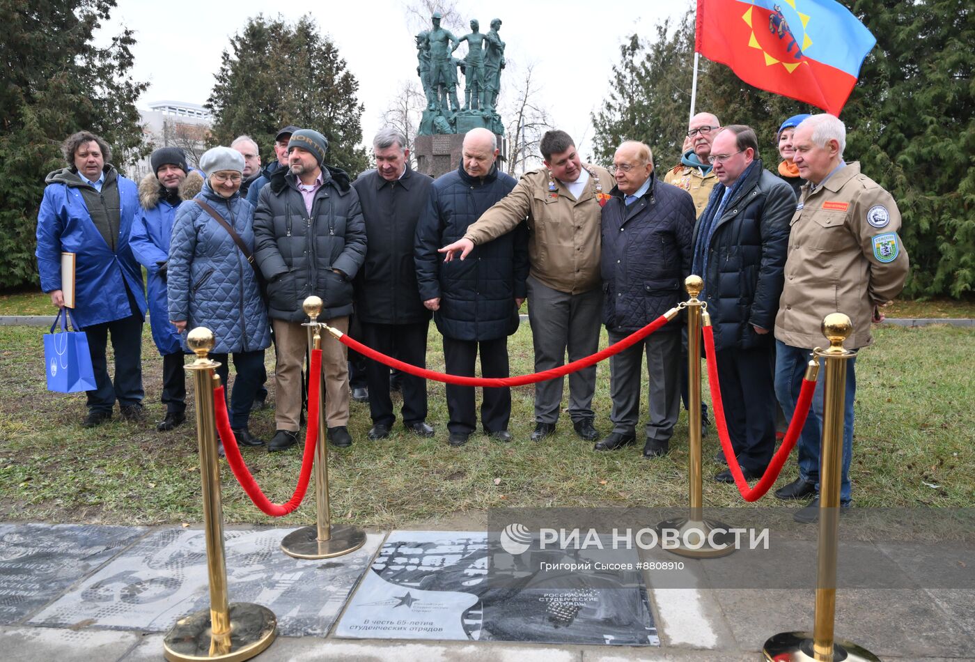 Закладка памятной плиты в честь 65-летия движения студенческих отрядов