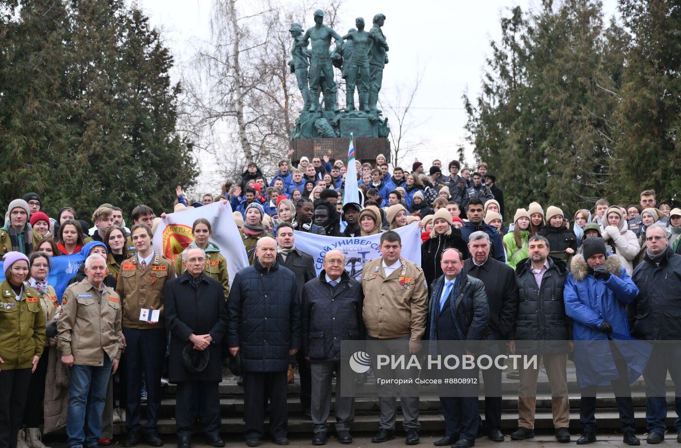 Закладка памятной плиты в честь 65-летия движения студенческих отрядов