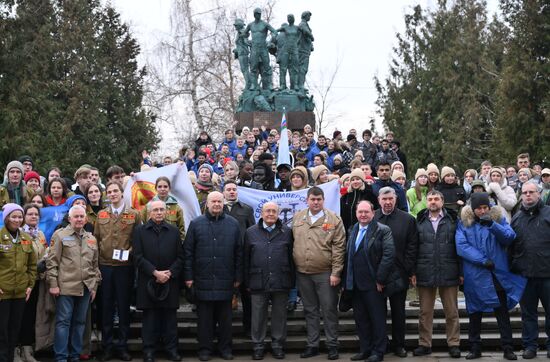 Закладка памятной плиты в честь 65-летия движения студенческих отрядов