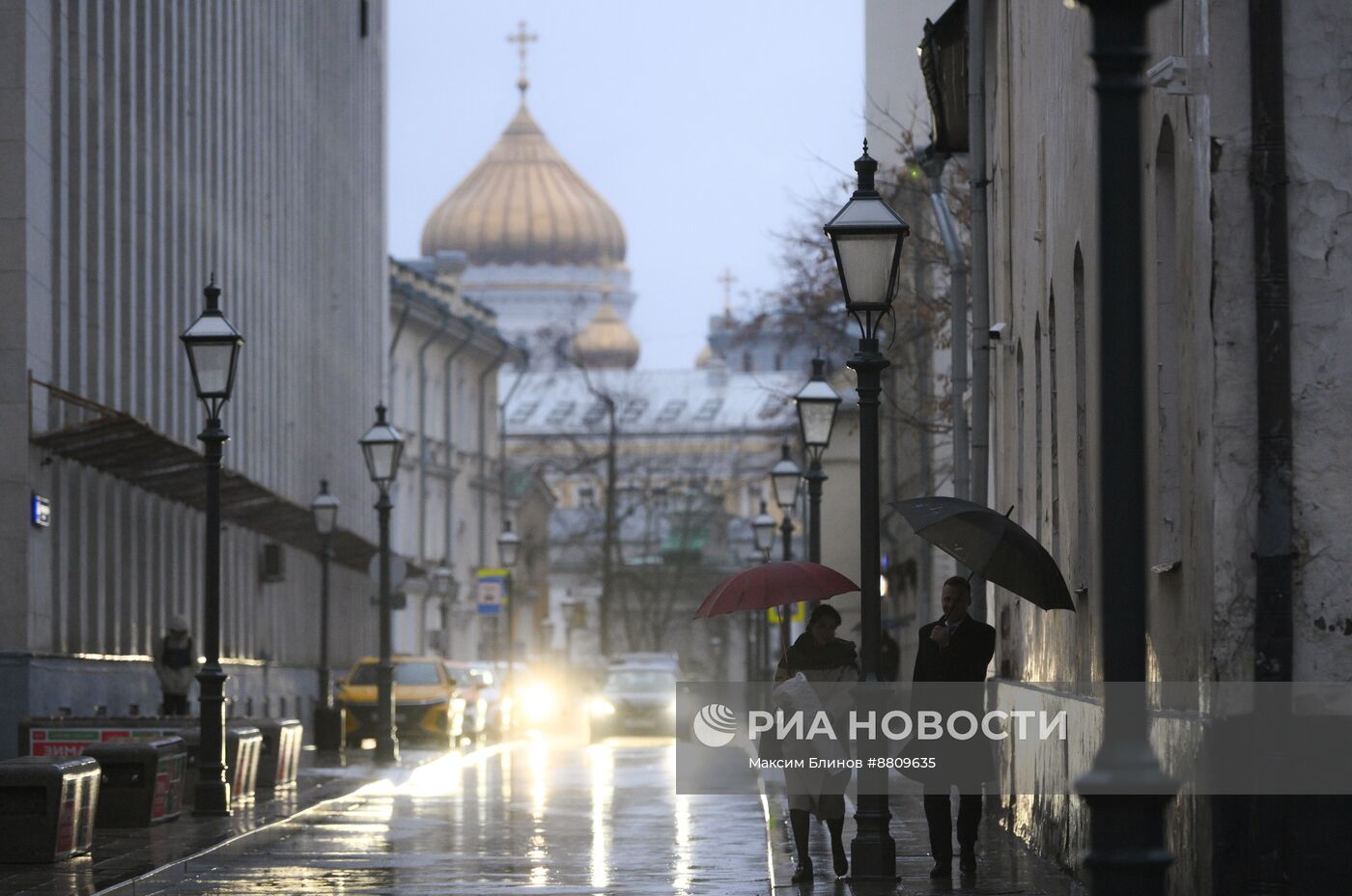 Дождь с сильным ветром в Москве