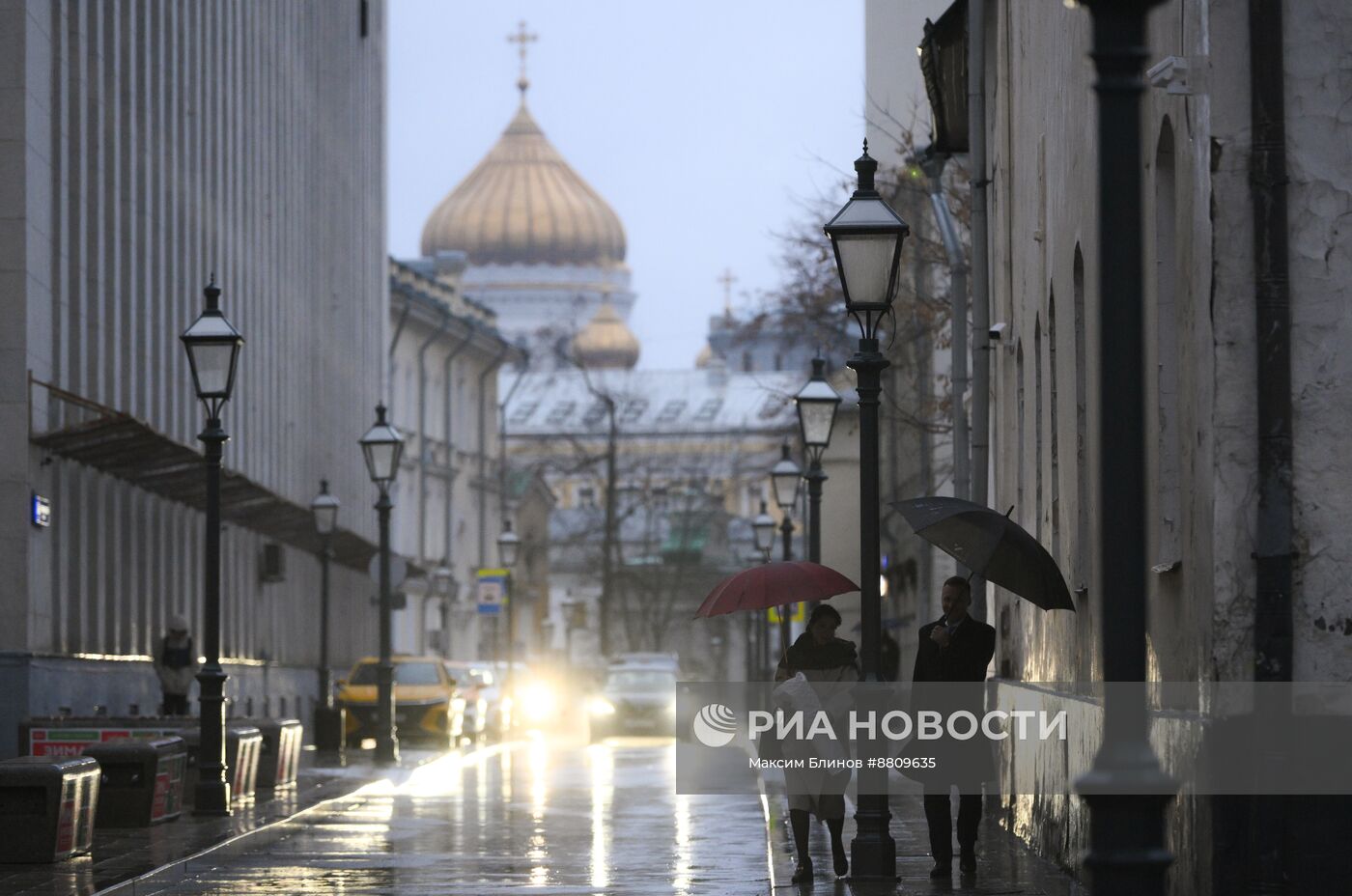 Дождь с сильным ветром в Москве